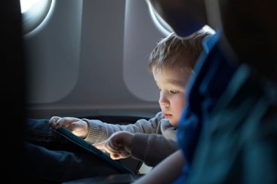 Tips to Keep Kids Happy While Traveling by Plane