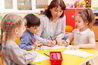 La socialización beneficia a los niños pequeños